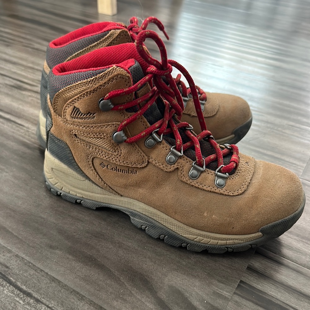 Columbia Newton Ridge Plus Waterproof Amped Hiking Boot - Women's